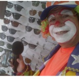 palhaço locutor e Panfletagem porta de óticas