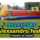Aluguel de brinquedos infláveis futebol de sabao