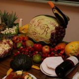 mesas de frios e frutas