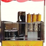 Sabor da infância churros e salgados com carrinhos