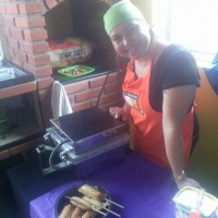 Buffet de crepe suíço, com diversas opções de sabores entre doces e salgados.