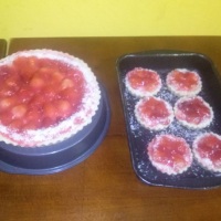 Tortas doces em tamanho grande ou pequena.
Sabores: Chocolate, limão, morango ou maçã.