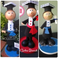 Lembrancinha formando Personalizada em  EVA,medindo 18 cm.
Feito todos os cursos.