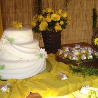 bolo de casamento e bem-casado