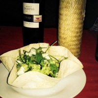 Mesclun de folhas com gorgonzola e azeite de manjericão