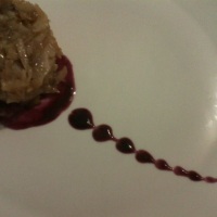 Cocada de cachaça com molho de jabuticaba