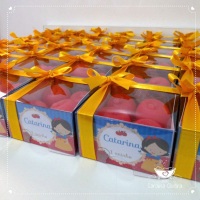 lembrancinha mini maçã Branca de Neve
caixa personalizada contendo 4 sabonetes no formato de maçã.