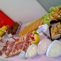 Café da manhã ou chá da tarde.
Esta mesa também pode ser usada como brunch incluindo dois sabores d