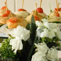Mini ciabatas com queijo fresco, requeijão e tomate seco.
Delicioso para uma coquetel ou picnic