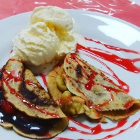 mais de 5 opções de crepe doce, humm, com sorvete é uma delicia