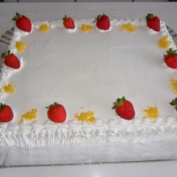 bolo morangos com creme chantili