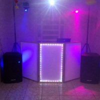 Balada Neon com Dj, som, iluminação, cabine Iluminada, fumaça e luz decorativa neon.