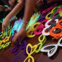 Camarim Infantil,onde os monitores produzem as crianças com apetrechos de festas e levam embora para