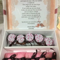Caixa para padrinhos
5 brigadeiros de potinhos - 05 bem casados