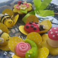 Doces modelados e personalizados.