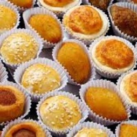 Fazemos delivery de mini salgadinhos para festas e eventos. Fale conosco!