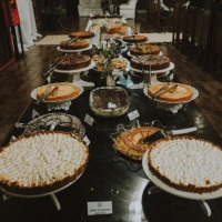 Mesa de um café colonial em um Casamento, com mais de 160 convidados.