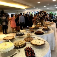 Mesa de um café colonial em um Casamento, com mais de 180 convidados.