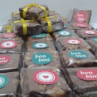 Mini Brownie com nozes - 
Excelente opção de lembrança para festas e eventos sociais.