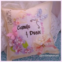 Imagine ter sobre sua cama um detalhe incrível como esse na decoração... Recorde de seu casamento co
