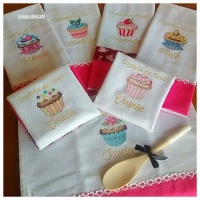 KIT COMPOSTO COM 7 UNIDADES DE PANO DE PRATO MEDIDA PADRÃO + PERSONALIZAÇÃO EM BORDADO PONTO CRUZ + 