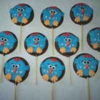 Pirulito de chocolate no tema Galinha Pintadinha