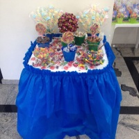 Mesa de guloseimas.