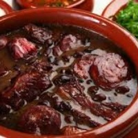 Feijoada e outras opções para almoço
