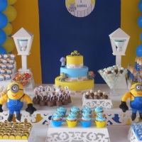 decoraçao minions 500,00 não incluso doces