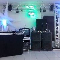 Som e iluminação, temos Dj e Banda Baile