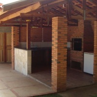 ÁREA DE CHURRASCO