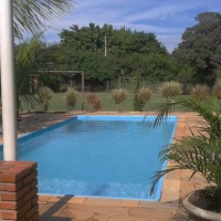 VISTA DA CHURRASQUEIRA PARA A PISCINA