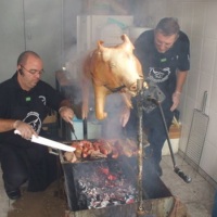 Buffet á Gaúcha a domicílio c/ Porco no Rolete