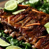 MOLHOS acompanham o churrasco. Que tal uma COSTELINHA COM BARBECUE