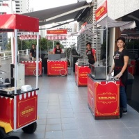 Carrinho de lanches. Pipoca, algodão doce, batata frita, churros, crepe suíço, hambúrguer, picolés