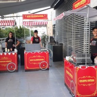 Carrinho de lanches. Pipoca, algodão doce, batata frita, churros, crepe suíço, hambúrguer, picolés