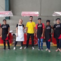 Carrinho de lanches. Pipoca, algodão doce, batata frita, churros, crepe suíço, hambúrguer, picolés