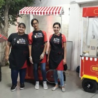 Carrinho de lanches. Pipoca, algodão doce, batata frita, churros, crepe suíço, hambúrguer, picolés