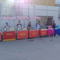 Carrinho de lanches. Pipoca, algodão doce, batata frita, churros, crepe suíço, hambúrguer, picolés