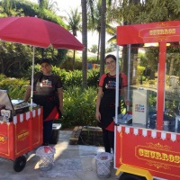 Carrinho de lanches. Pipoca, algodão doce, batata frita, churros, crepe suíço, hambúrguer, picolés