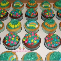 Cupcakes Personalizados com nome e arco-íris