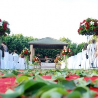 Cerimonial com altar no gramado