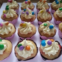 Cupcakes Napolitanos com recheio de confete