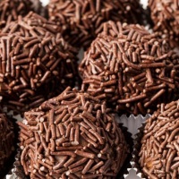 brigadeiro - R$ 50,00 (o cento)