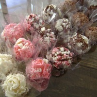 Brigadeiros com raspas