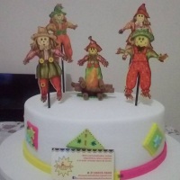 Bolos personalizados em chantilly ou pasta americana