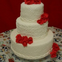 Bolo para casamento 3 andares. Arranjo de flores de pasta americana(comestíveis)