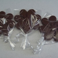 Pirulitos de Chocolate Preto em forma de Flor.