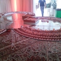 Mesa sendo preparada para um belíssimo casamento!