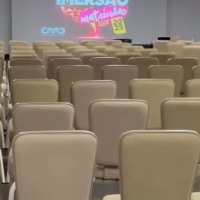 Aluguel de auditórios em hotéis ou restaurantes. Conforme cada perfil de cliente.
